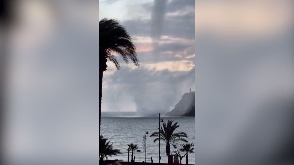 Vodní smršť zasáhla centrum města ve Španělsku